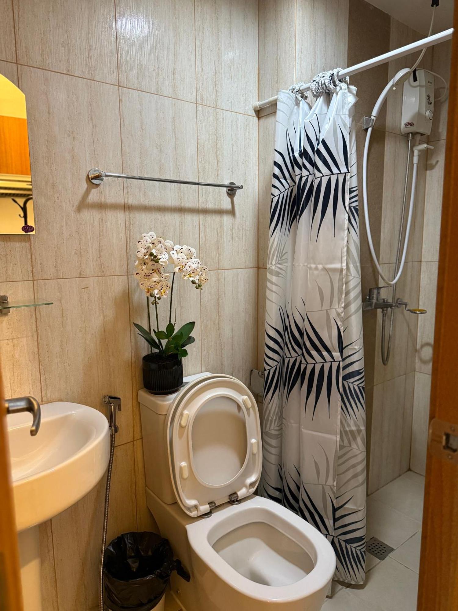 8 Adriatico Staycation Manila Bagian luar foto