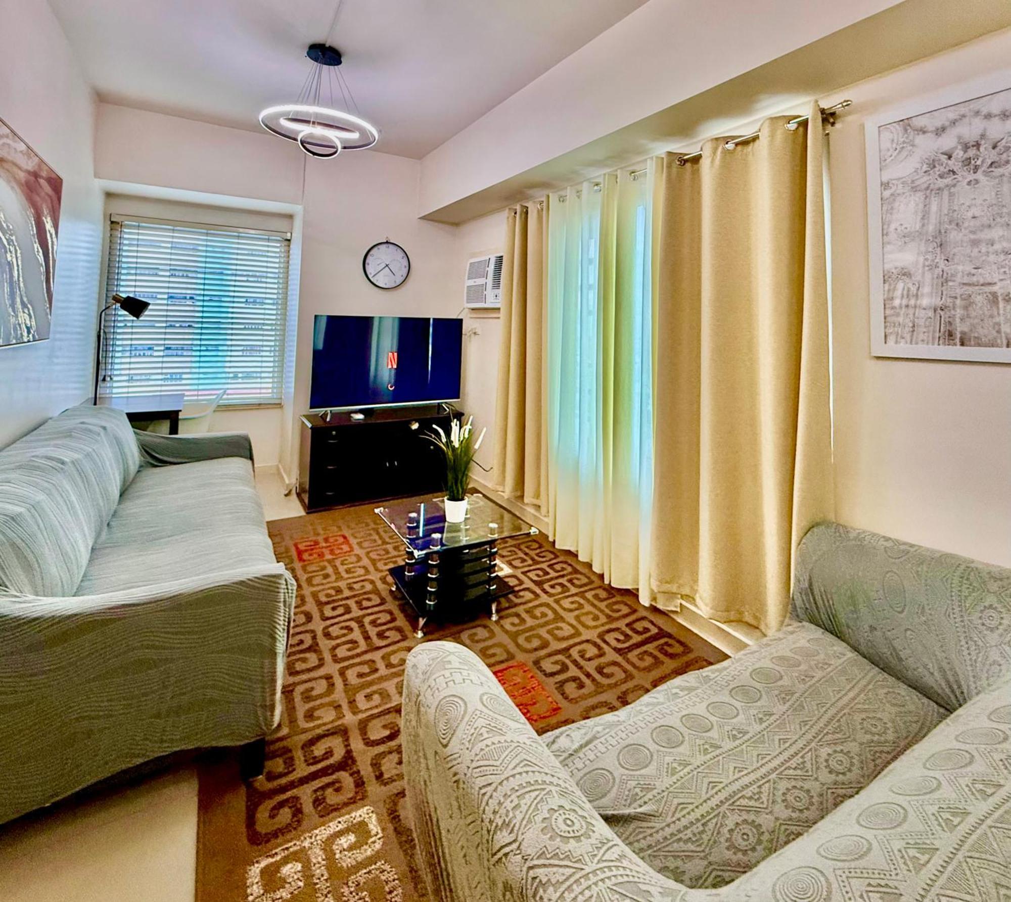8 Adriatico Staycation Manila Bagian luar foto